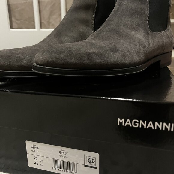Magnanni Chelsea Boots - Suede - BURLO - Mint Condition w/ Original Box - Picture 3 of 6